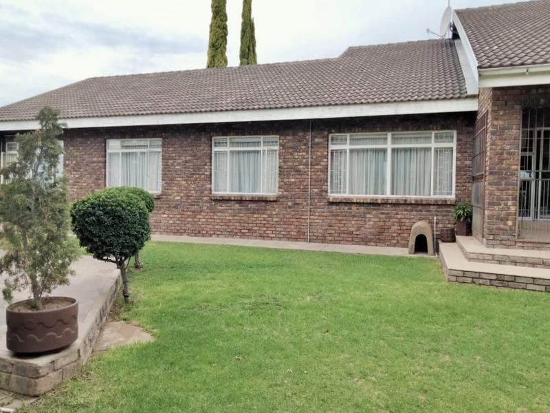 5 Bedroom Property for Sale in Douglas Northern Cape